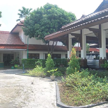Sadinah Sahid Josodipuro Hotel Colomadu Exterior foto