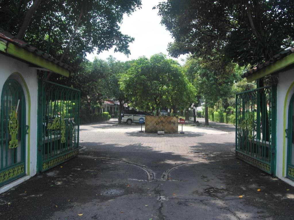 Sadinah Sahid Josodipuro Hotel Colomadu Exterior foto