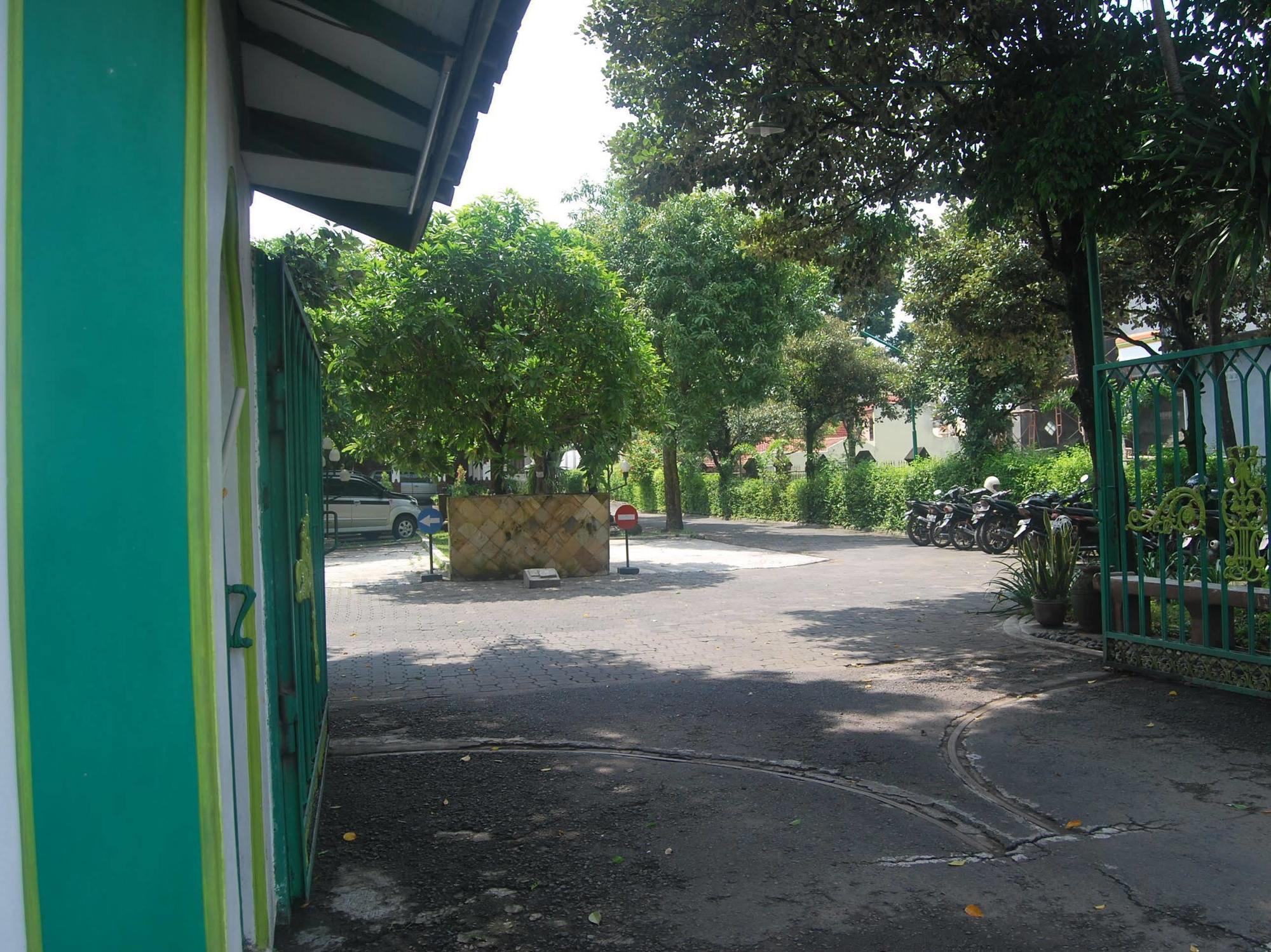 Sadinah Sahid Josodipuro Hotel Colomadu Exterior foto