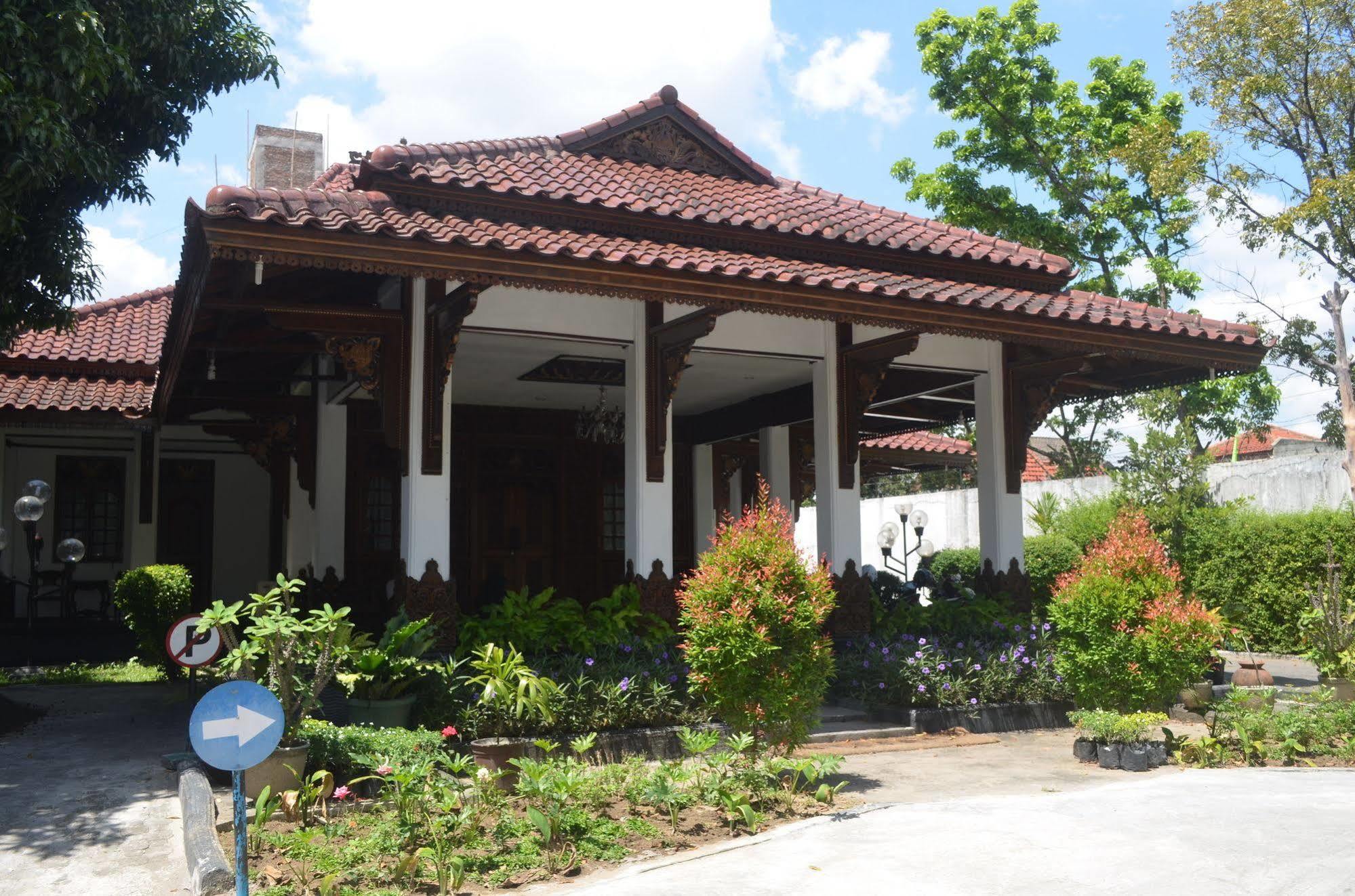 Sadinah Sahid Josodipuro Hotel Colomadu Exterior foto